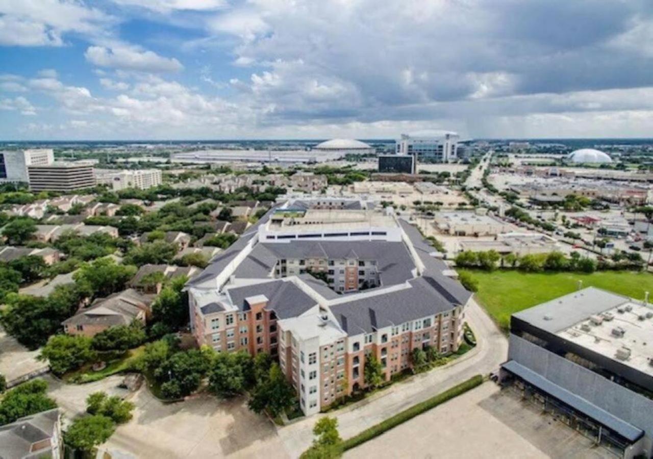 Inviting 2Br - Gym, Pool, Biz Center & Free Parking! Walk 2 Nrg Stadium! Near Med Ctr, Galleria, & Rice Village Houston Exteriér fotografie